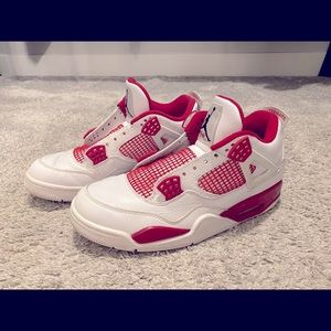 Jordan Retro IV “Alternate 89”, size 10.5 in great condition.